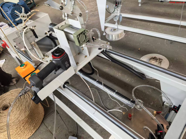Automatic High Efficiency Spray Glue Cat Tree Paper Tube Rope Winding Machine 
