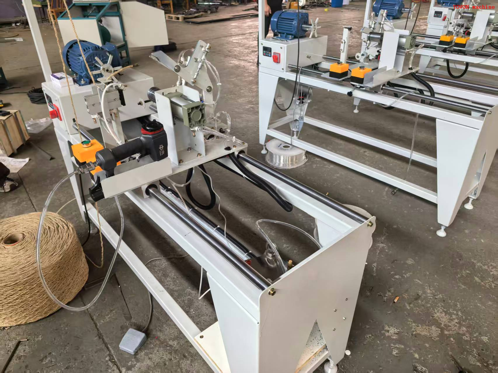 Automatic High Efficiency Spray Glue Cat Tree Paper Tube Rope Winding Machine 