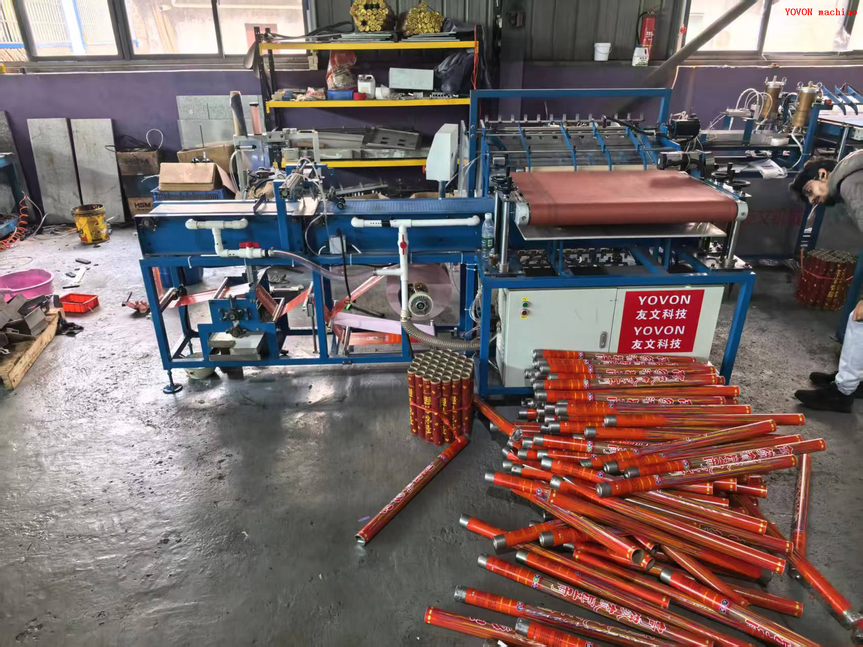 Confetti Party Pooper Roman Candle Fireworks Tube High Speed Labeling Machine with Roller Print Paper
