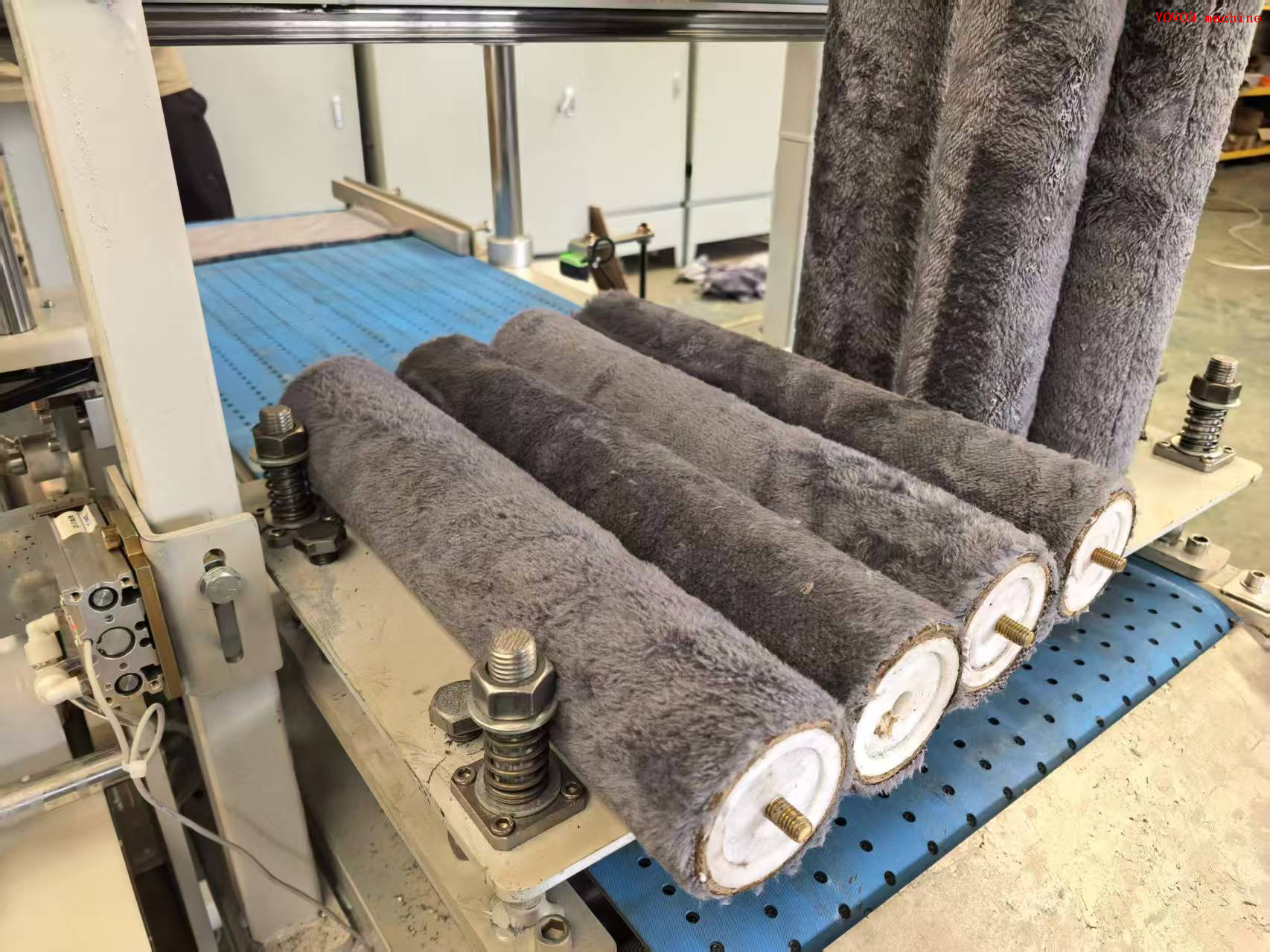 Automatic Felt Fabric Sticking Machine for Cat Tower 